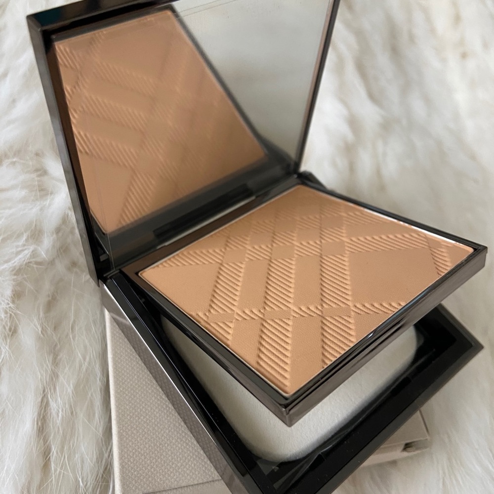 Burberry compact foundation #32 Honey